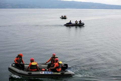 Otro barco se hunde en lago de Indonesia 