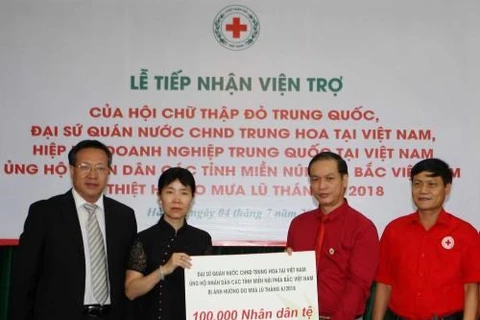 Cruz Roja de Vietnam recibe donaciones para poblaciones afectadas por inundaciones