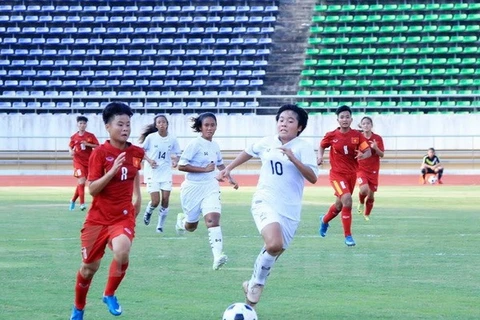 Selección de fútbol femenino de Vietnam se prepara para ASIAD 2018