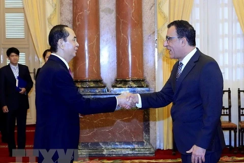 Presidente vietnamita recibe credenciales de nuevos embajadores