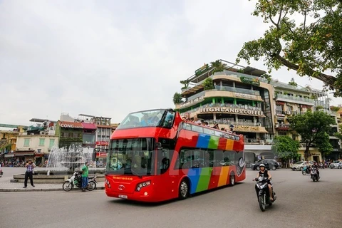 Recorrido por Hanoi en autobús de dos pisos y a precios razonables atrae a viajeros