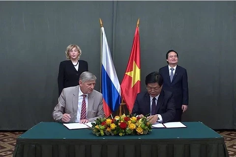 Universidades vietnamitas y rusas firman acuerdos de cooperación 