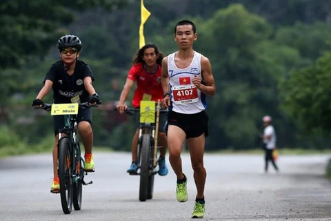 Atletas y aficionados de 17 países participaron en maratón Trang An 2018