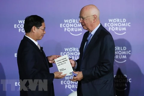 FEM-ASEAN: Presentan libro “La cuarta revolución industrial” en idioma vietnamita