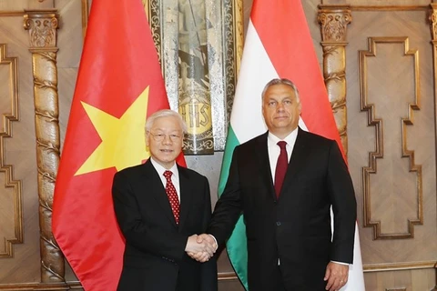Secretario general del PCV concluye visita oficial a Hungría 