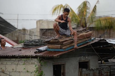 Supertifón Mangkhut toca tierra en Filipinas