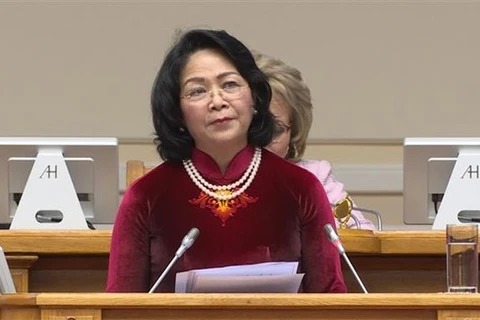 Vicepresidenta de Vietnam dialoga con titular del Consejo de la Federación de Rusia 