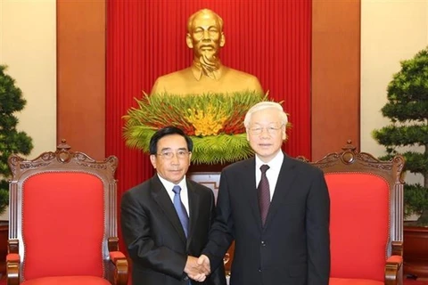 Dirigente partidista de Vietnam dialoga con vicepresidente de Laos