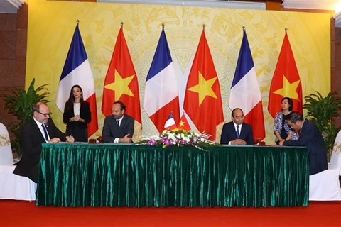 El primer ministro de Vietnam, Nguyen Xuan Phuc, y su homólogo de Francia, Édouard Philippe, fueron testigos de la firma de varios acuerdos de cooperación entre sus países en diversas áreas