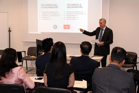 En Italia seminario sobre oportunidades de inversión en Vietnam