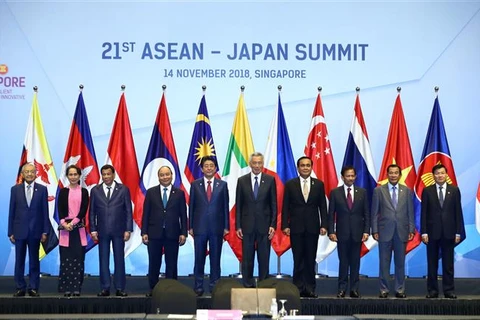 Premier de Vietnam asiste a cumbres ASEAN-Japón y ASEAN- Corea del Sur 