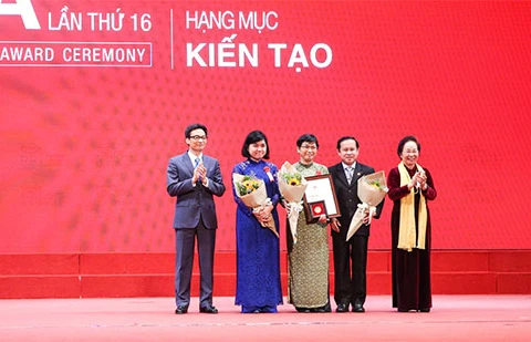 Premios KOVA 2018 de Vietnam honran a destacados ejemplos en la vida 