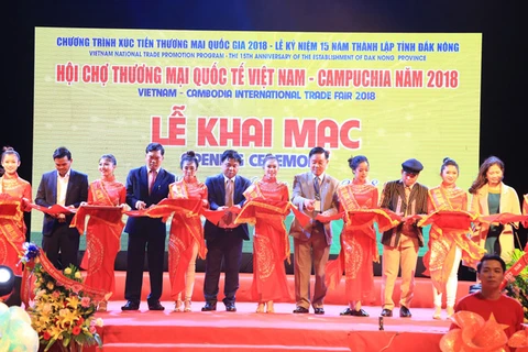 Feria Internacional de Comercio Vietnam-Camboya en Dak Nong 