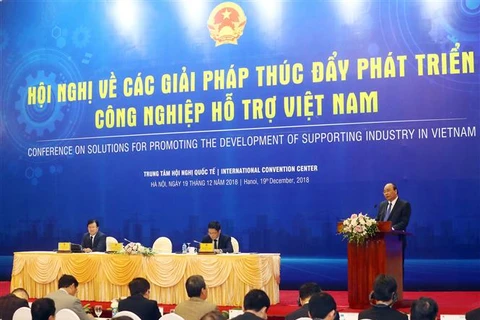 Premier de Vietnam llama a estudiar experiencias internacionales para desarrollar industria auxiliar