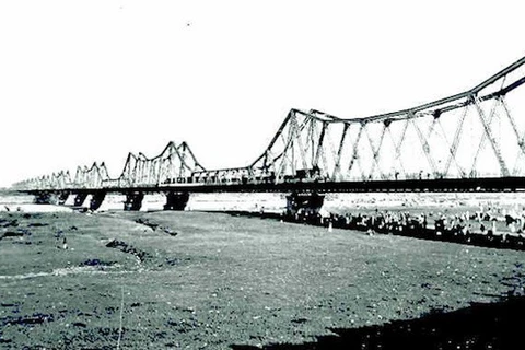 Hanoi busca medidas para preservar el puente Long Bien 