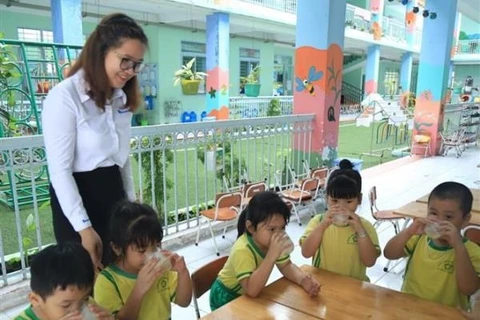 Hanoi lanza programa de leche escolar