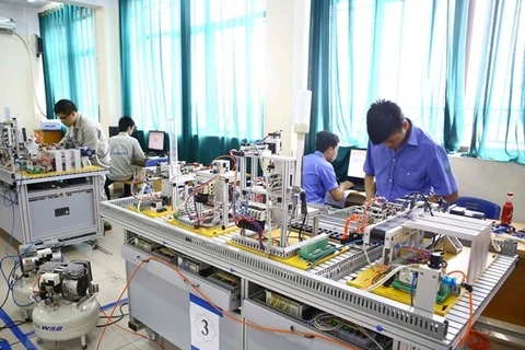 Vietnam se esfuerza por alcanzar el 62 por ciento de trabajadores capacitados
