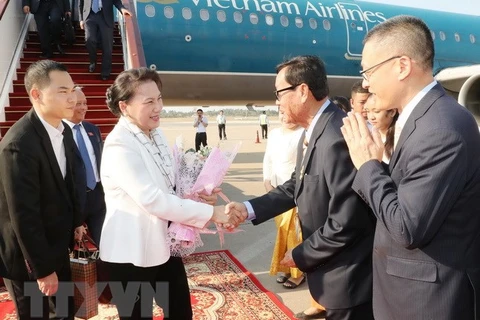 Presidenta del Parlamento vietnamita llega a Camboya para asistir la APPF-27