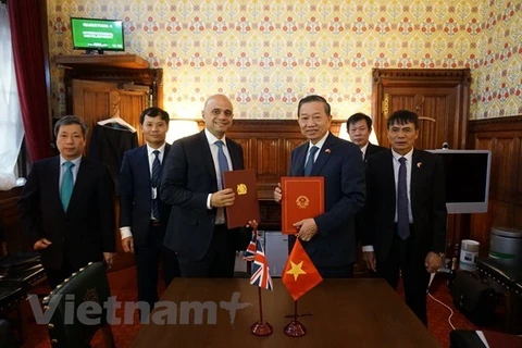 Intensifican Vietnam y Reino Unido cooperación en lucha contra trata de personas 