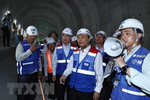 Inspecciona premier vietnamita obra del metro en Ciudad Ho Chi Minh