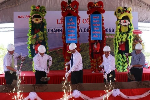 Construyen primera fase de central eólica en provincia vietnamita de Bac Lieu