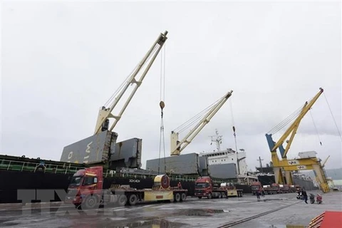Exporta corporación vietnamita cinco mil toneladas de chapas de acero a Malasia