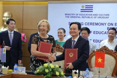 Amplían Vietnam y Uruguay cooperación en educación