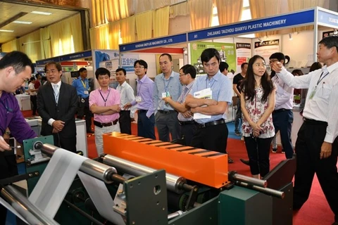 Inauguran en Hanoi exhibición de productos de plástico, imprenta y embalaje 