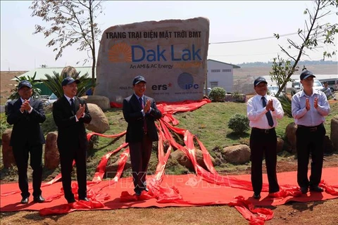 Inauguran en provincia central de Vietnam proyecto de energía solar 