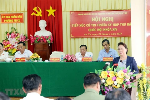 Presidenta de Asamblea Nacional de Vietnam dialoga con votantes en ciudad sureña