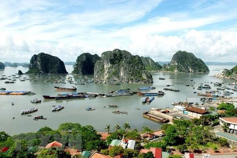 Inauguran en Vietnam exposición fotográfica sobre la Bahía de Ha Long