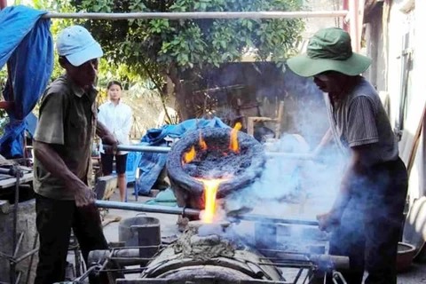 Competencia de fundición tradicional de campanas y tambores en Thanh Hoa