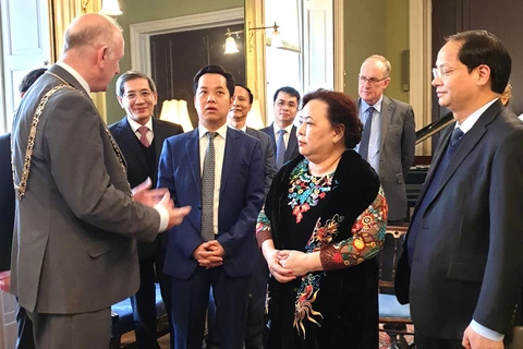 Promueve Hanoi cooperación con Irlanda y Reino Unido 