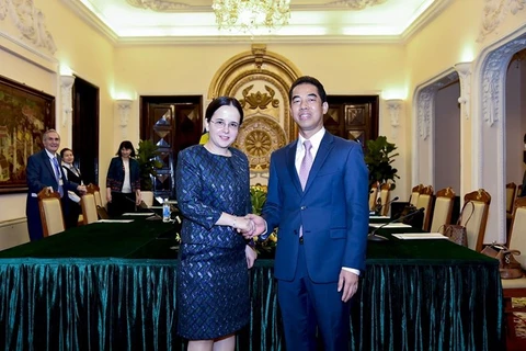 Vietnam y Rumania celebran consulta política en Hanoi