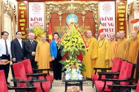 Presidenta del Parlamento de Vietnam felicita a Sangha Budista por éxito del Día de Vesak