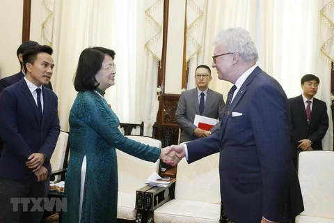  Recibió la vicepresidenta de Vietnam al gobernador del estado australiano de Queesland