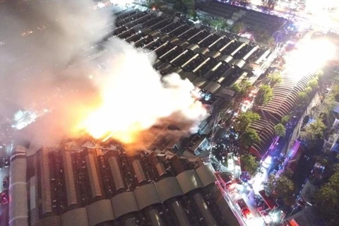 Graves daños tras incendio en Chatuchak, mercado más conocido en Tailandia
