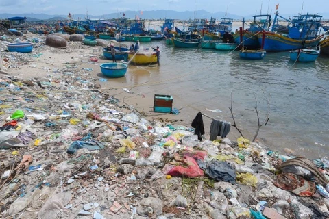Efectúan en Vietnam exposición fotográfica sobre desechos plásticos