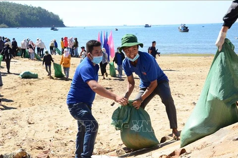 Se inicia en localidades vietnamitas la campaña “Limpiemos el mar” 