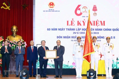 Premier vietnamita participa en ceremonia por fundación de Academia de Administración Pública 