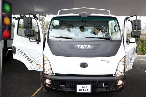 Presenta empresa india Tata Motors modelos de camiones en Vietnam