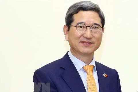 Conceden Orden de Amistad de Vietnam a legislador surcoreano 