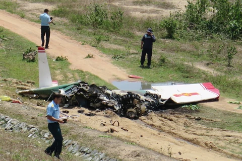 Mueren dos pilotos en Vietnam al estrellarse un avión militar de entrenamiento 