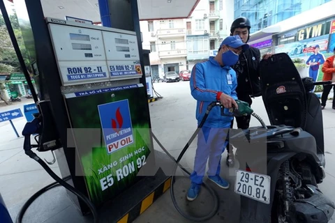 Descendió el precio de los combustibles en Vietnam