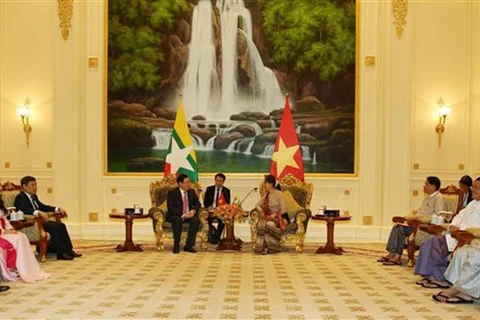 Dialoga vicepremier de Vietnam con asesora de Estado de Myanmar 