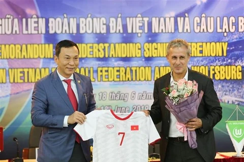 Cooperan Vietnam y Alemania en el desarrollo del fútbol 