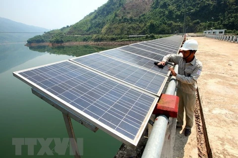 Inauguran en Vietnam complejo de plantas de energía solar