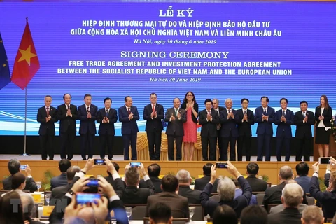 Valora la prensa europea de manera positiva la firma del TLC entre la UE y Vietnam 