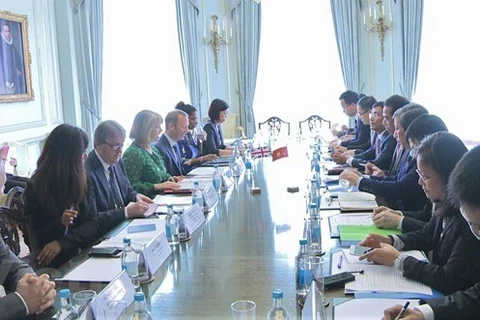 Valoran Vietnam y Reino Unido durante diálogo estratégico avances en sus relaciones