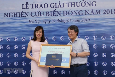 Premian en Vietnam trabajos investigativos más destacados en 2018 sobre el Mar del Este 